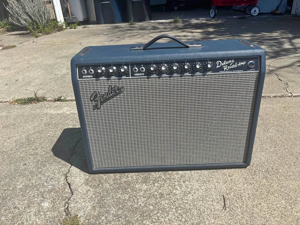 Fender Deluxe Reverb Amp – Limited Edition