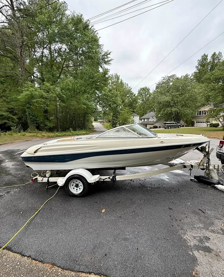 2002 Bayliner Capri Boat