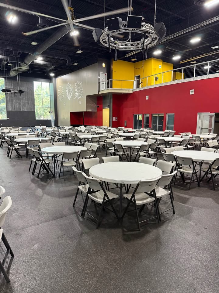 Indoor Round Tables and Chairs for 200
