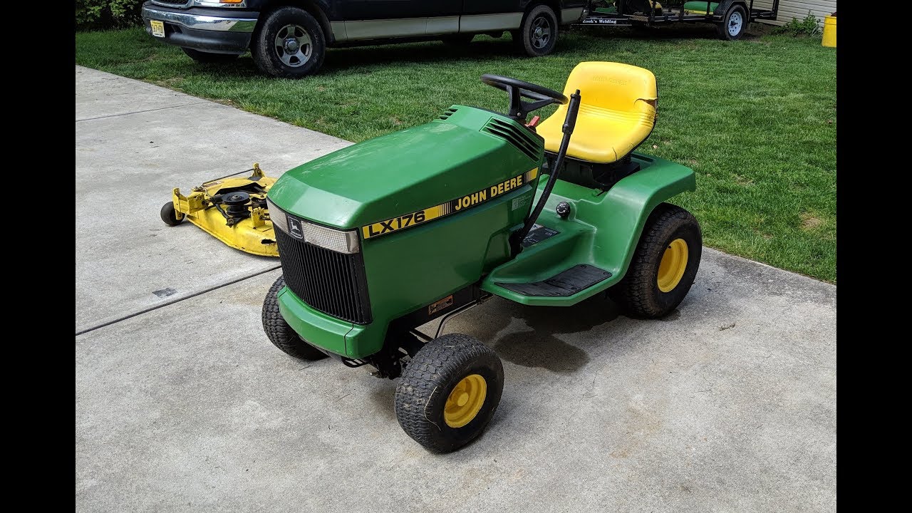1996 John Deere LX176 Lawn Tractor