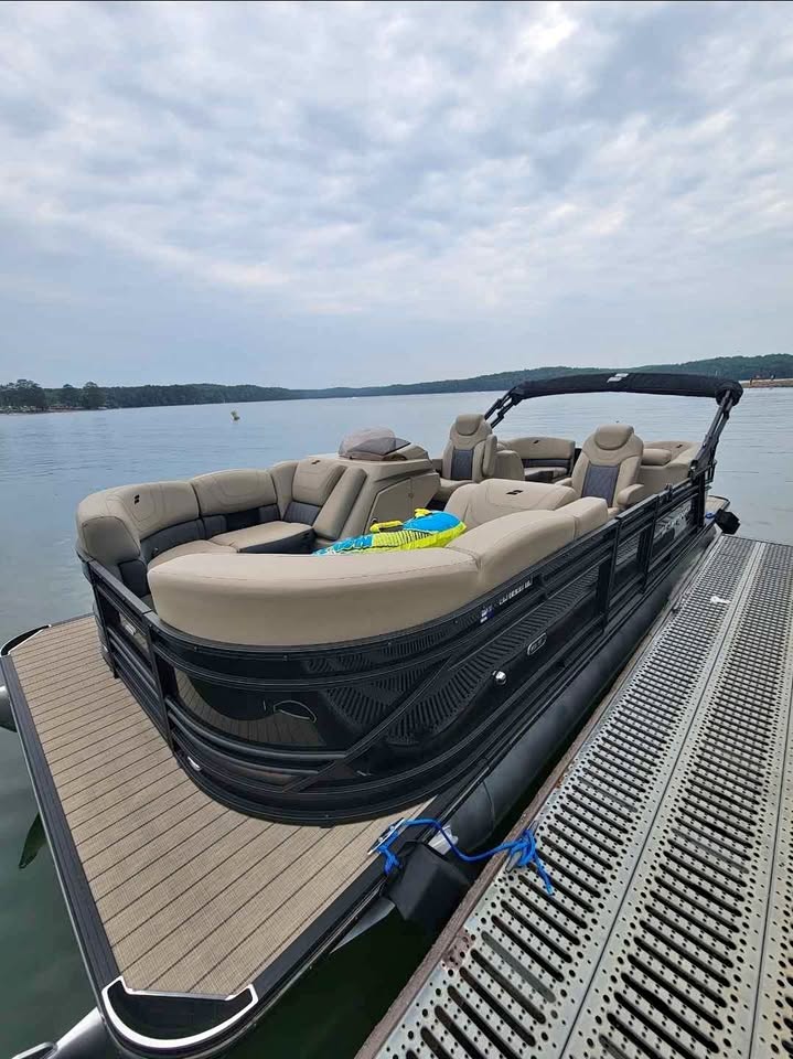 2021 Starcraft SLS300 Pontoon Boat